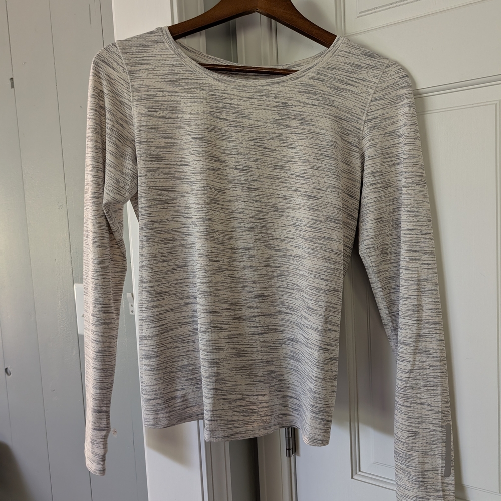 Women's Gray Long Sleeve Top